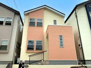 松戸市　K様　外壁塗装・屋根カバーリフォーム工事　パッと目を引く明るい外観に！